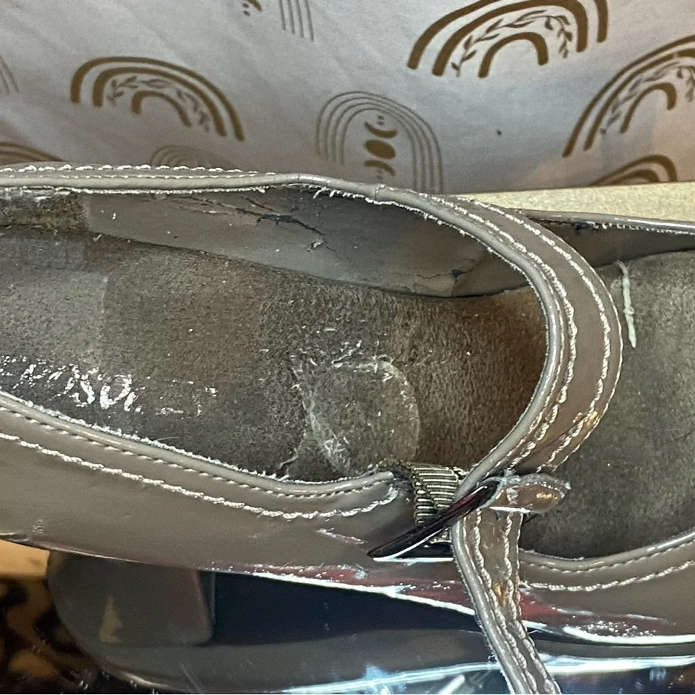 AEROSOLES Gray Heels with Modern Design